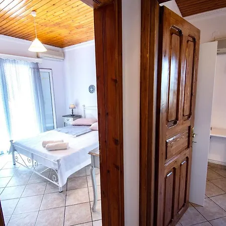 Liapades House Tatil Evi Gardeládes