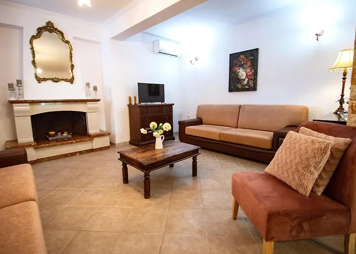 Liapades House *